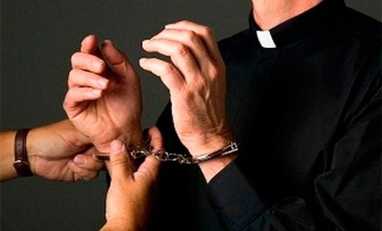 EEUU: Reconocido sacerdote es acusado de realizar abuso sexual a menores