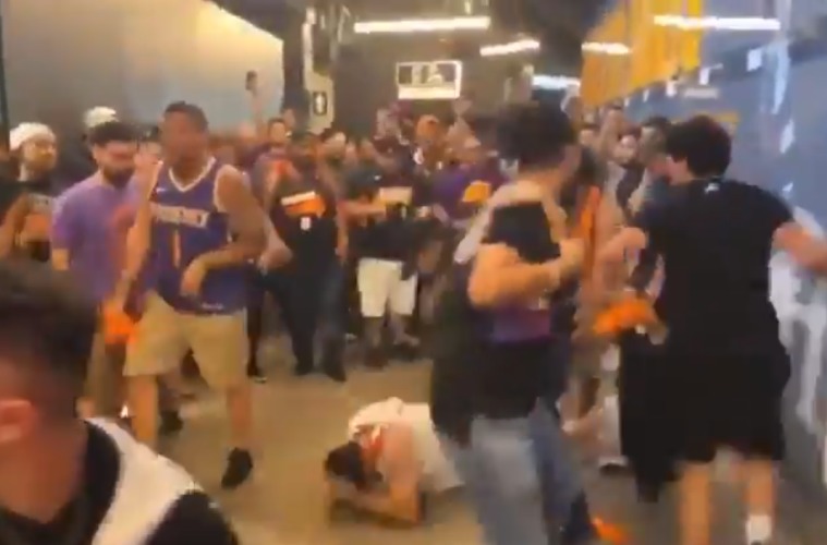 Violencia en la NBA: Tremenda pelea entre fanáticos de Clippers y Suns