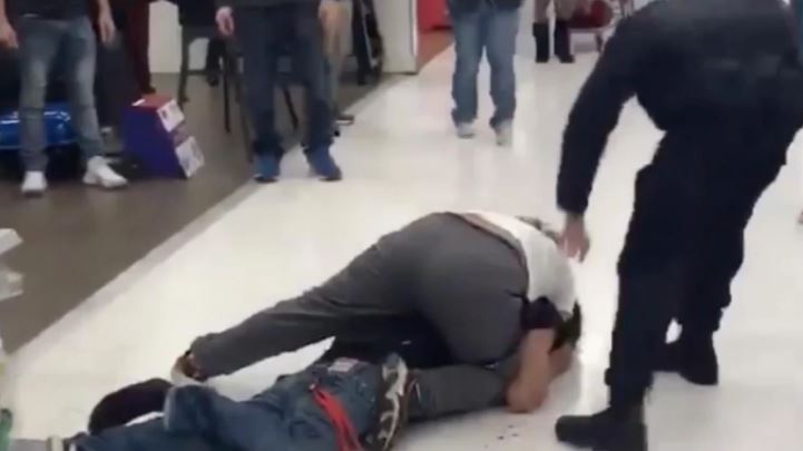 Comprador se enfrenta a ladrón borracho y sin mascarilla en Walmart