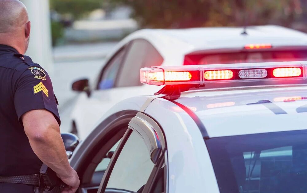 Persecución en Miramar termina con un niño de 3 años abandonado en un auto