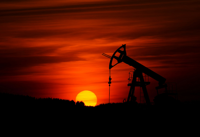 Trump impone aranceles del 25% a países que compren petróleo a Venezuela