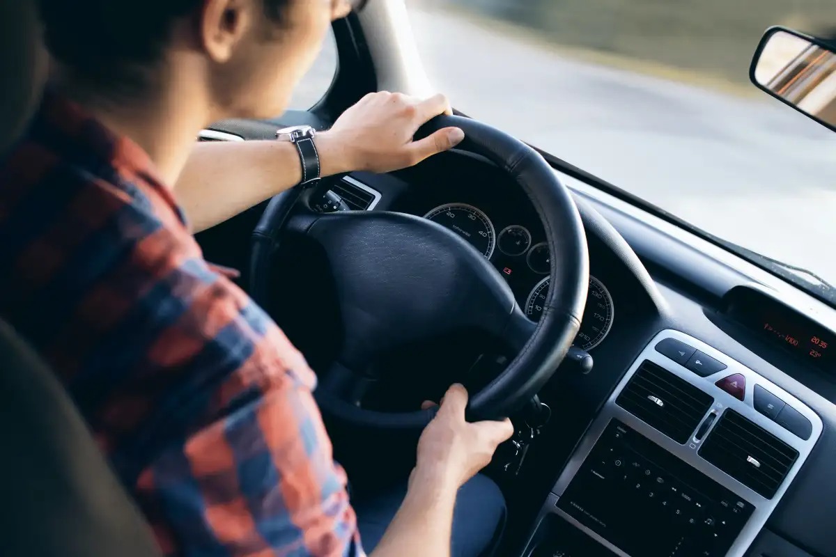 AAA: Comenzaron los 100 días más mortales para conductores adolescentes