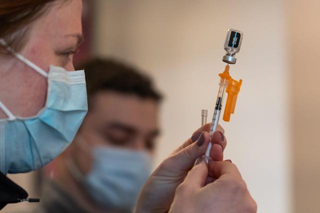 CDC investiga muerte de adolescente que había recibido vacuna Pfizer
