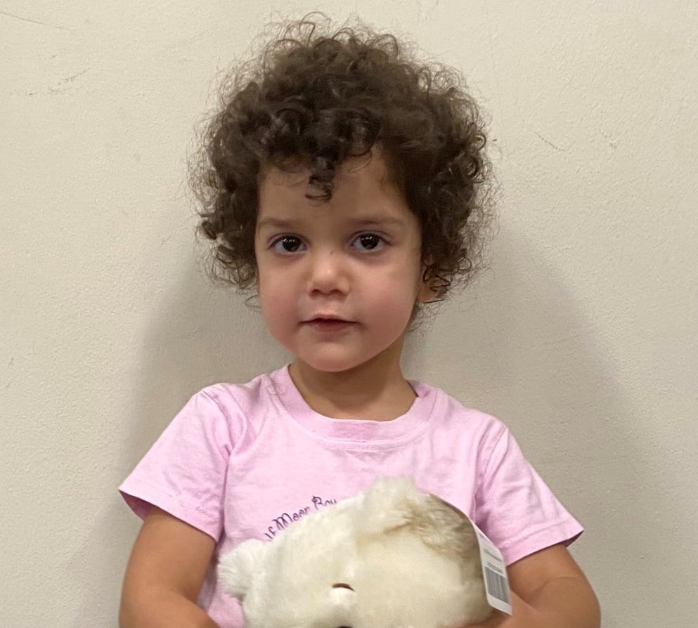 Policía de Miami busca a los padres de una niña de dos años