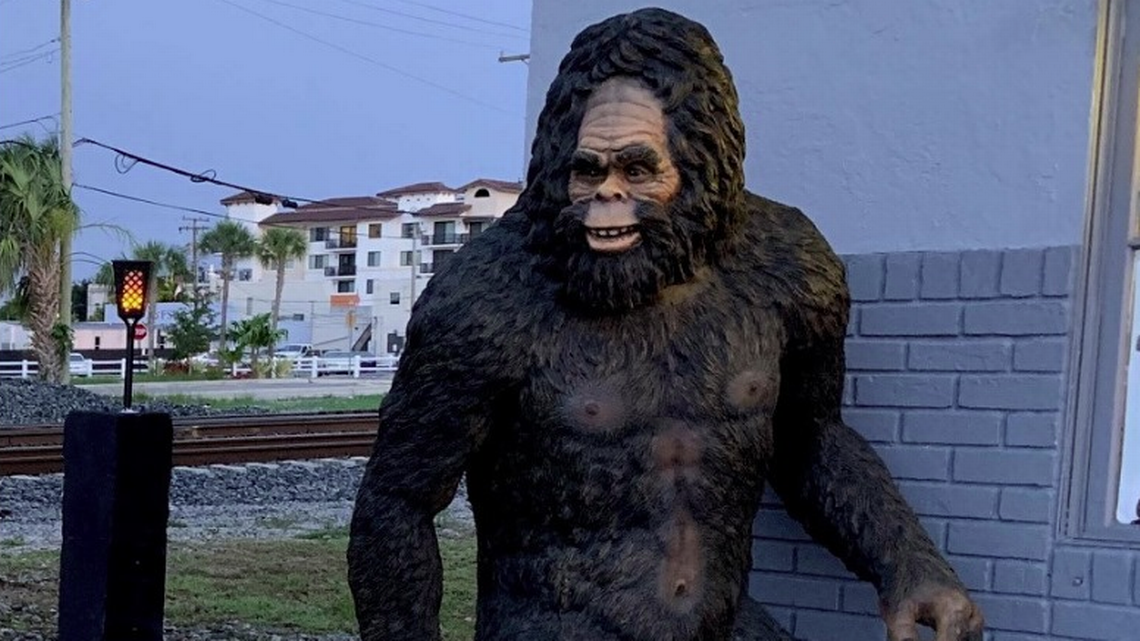 ¡Pie Grande anda suelto! Robaron enorme estatua de la mítica criatura en tienda de Palm Beach