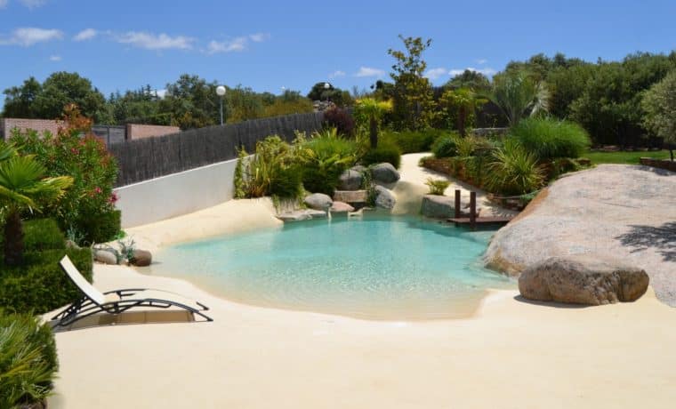 Cambia la piscina por una playa, la nueva manera de transformar tu patio