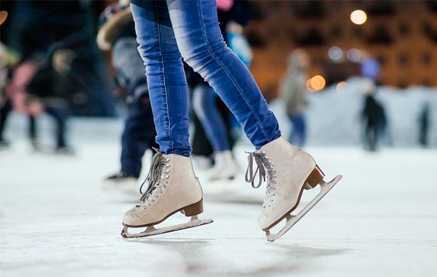 ¿Patinar sobre hielo en la playa? Nueva pista en Fort Lauderdale lo hace posible