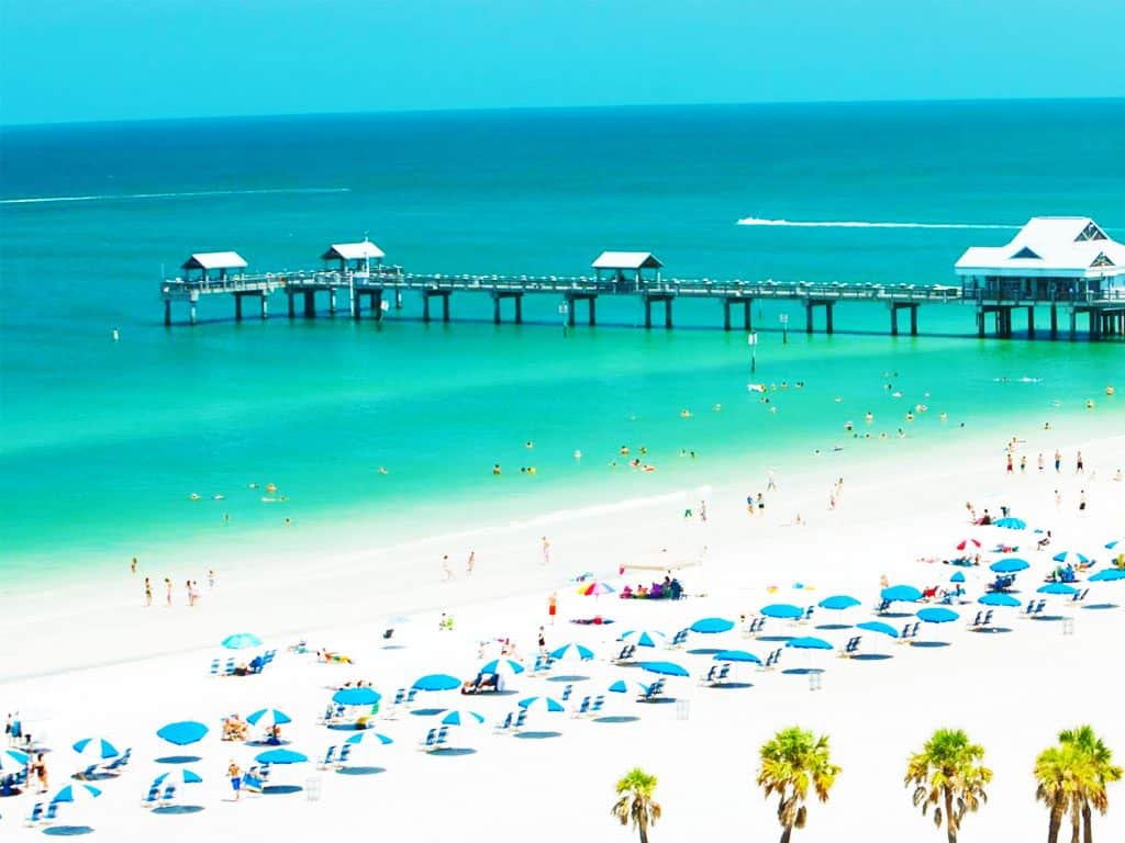 Llega el verano a Florida…  ¿El coronavirus se transmite en playas y piscinas?