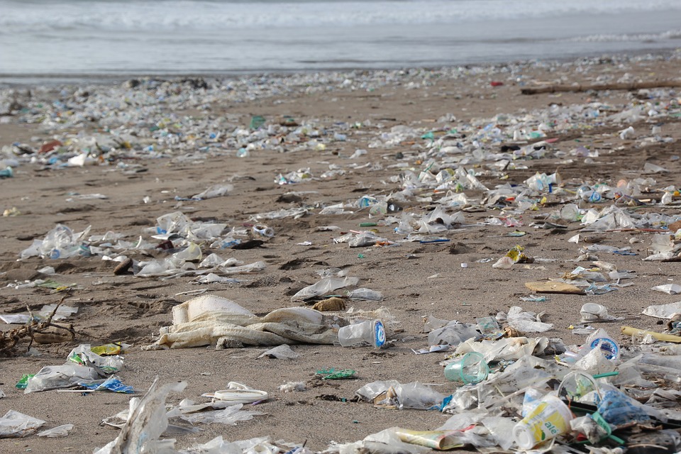 Nos divorciamos del plástico, o nos olvidamos del planeta