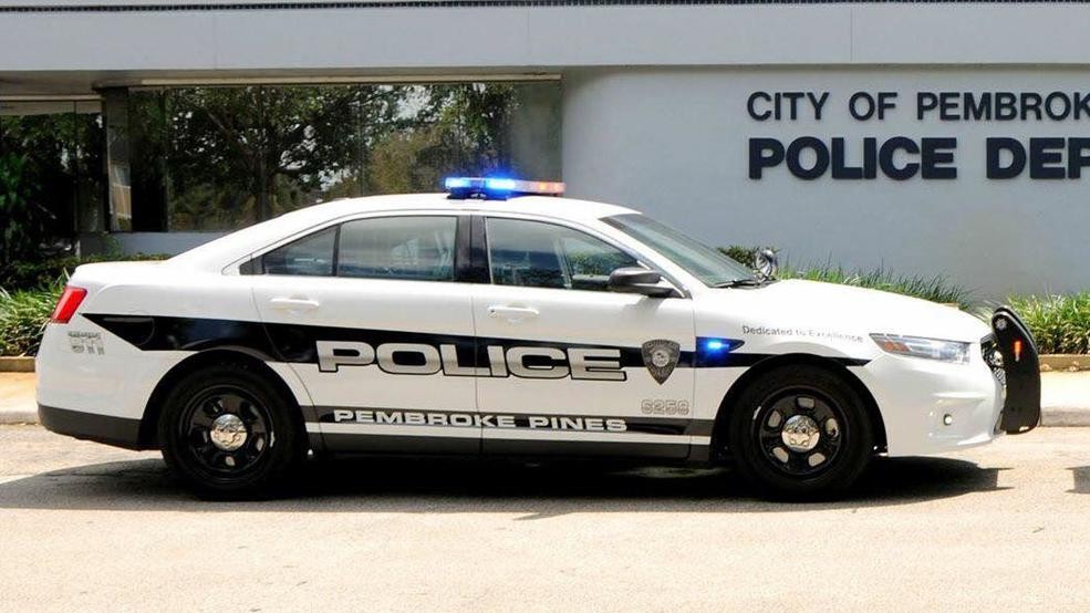 Un policía de Florida se desnudó en salones de masajes …¡en el cumplimiento del deber!
