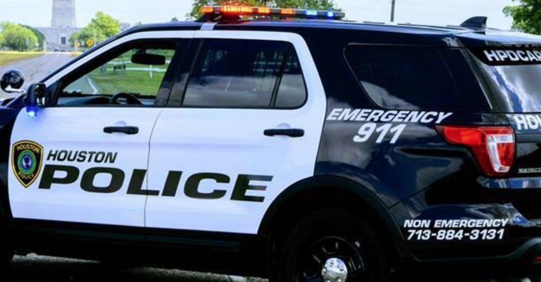 Policía de Houston busca hombres relacionados con mortal tiroteo a banda de motociclistas