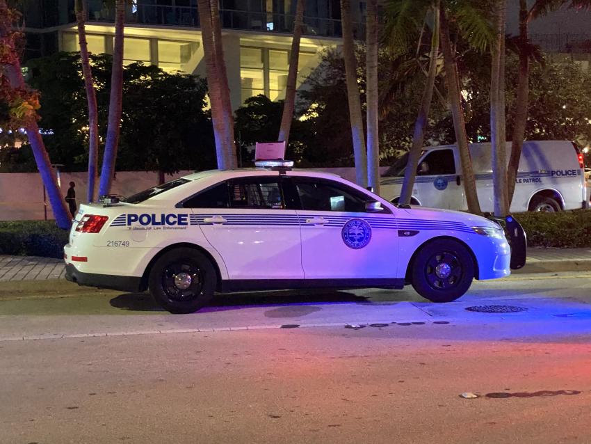 Policía de Miami investiga amenaza de bomba en el Miami Dade College en Downtown