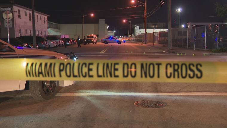 Policía tras la pista de tirador que hizo que hombre se estrellara en Miami