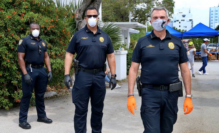 Mueren más policías en Florida por Covid-19 que por balas