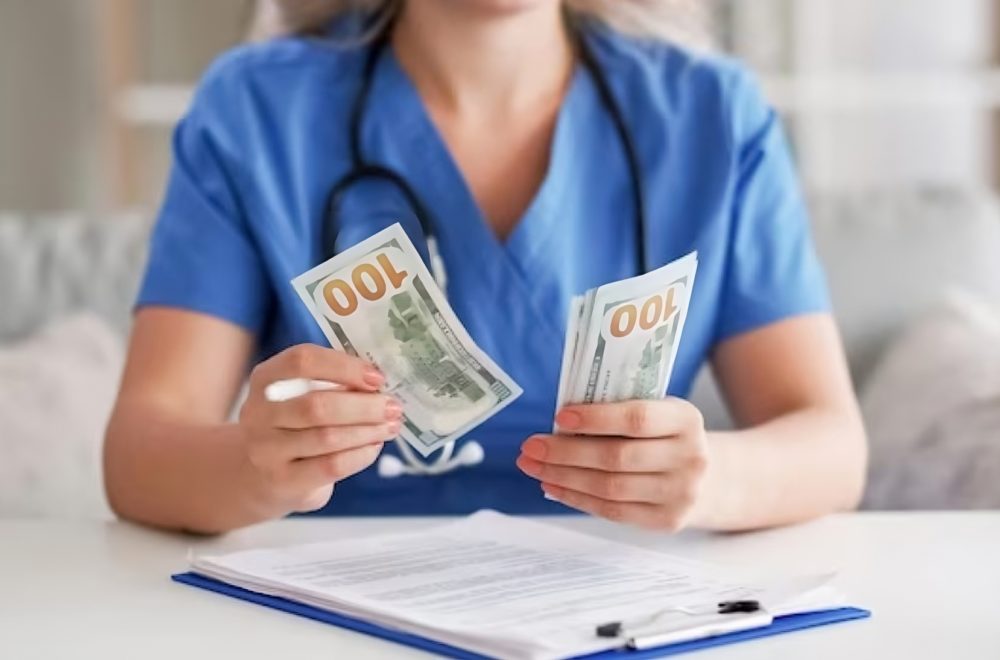 ¿Cuál es el salario de un enfermero en Florida? Cubana cuenta su experiencia