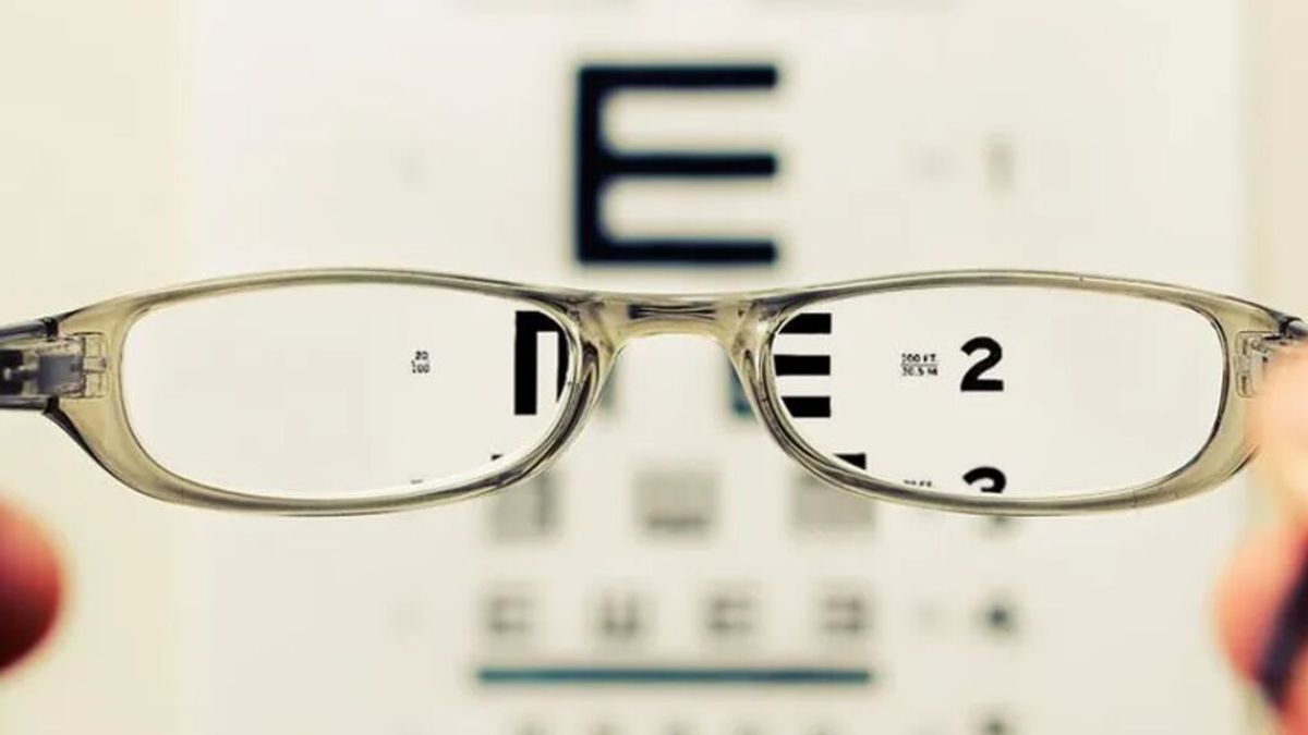 ¡Quítate los lentes! Aprueban las primeras gotas contra la presbicia