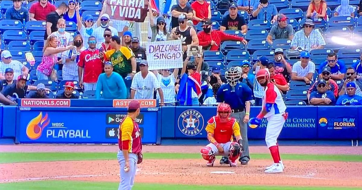 Protesta contra dictaduras de Venezuela y Cuba se sintió en preolímpico de béisbol