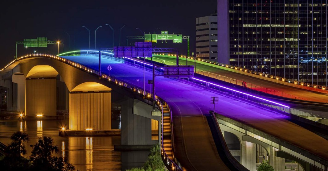 Florida se retracta, permitirá la iluminación del puente arcoíris