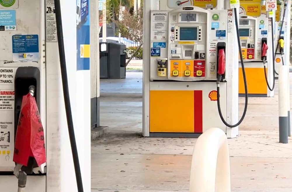 Alcaldesa de Miami-Dade prevé normalización de suministro de gasolina