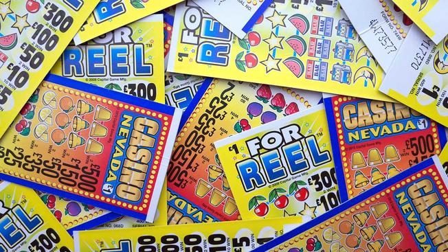 Hombre de Tampa ganó $10,000 semanales de por vida en raspadito de la Lotería