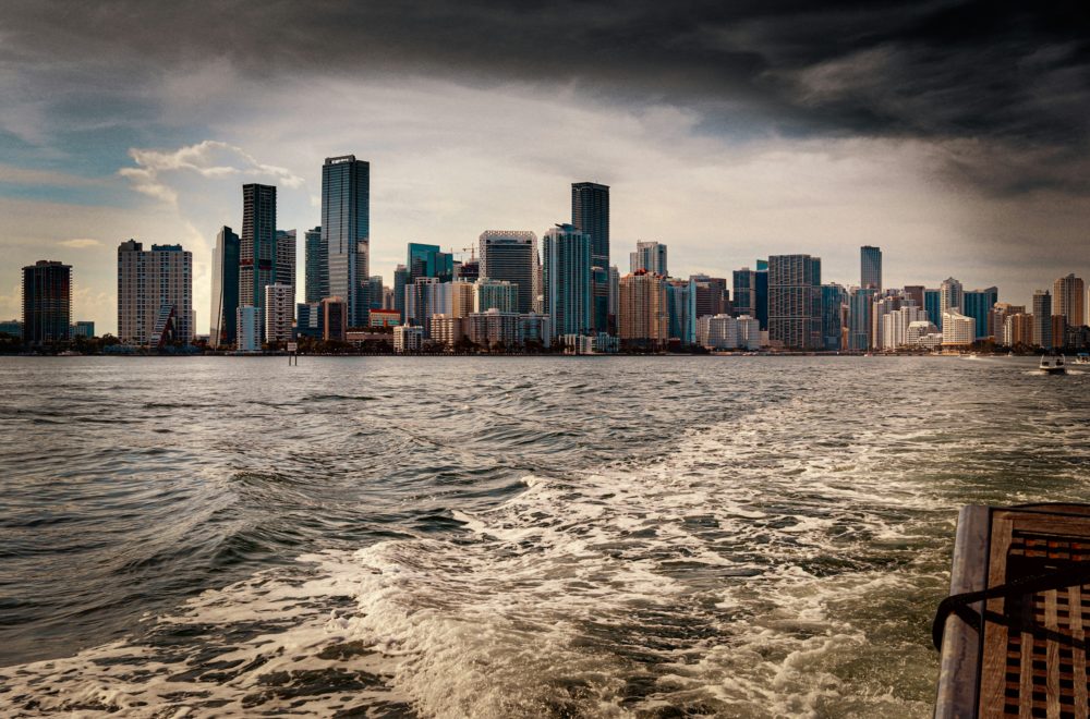 Labor Day llega cargado de tormentas y calor al sur de Florida