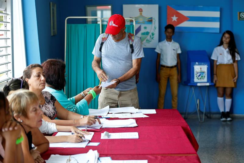 Califican de fraudulento referéndum de Díaz Canel en Cuba