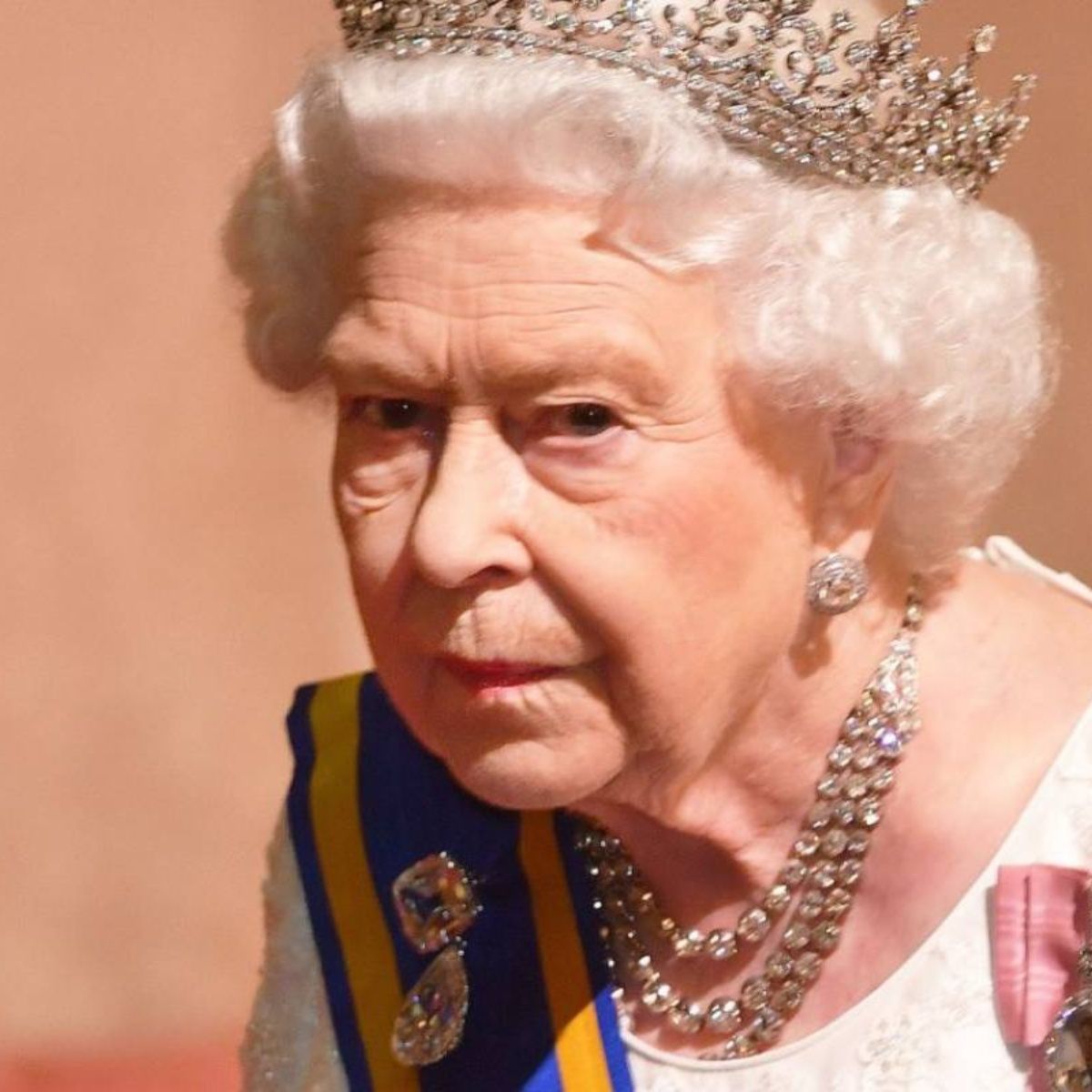 ¡Última hora! La Reina Isabel II prepara su sucesión en el Trono