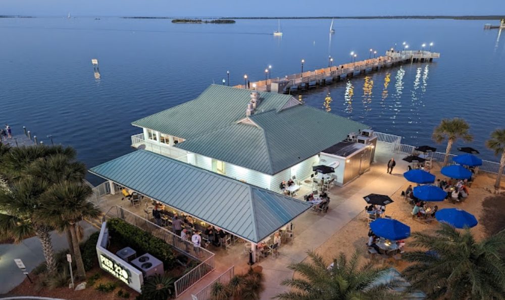 Comer y navegar: Cinco restaurantes en Florida a los que puedes llegar en bote