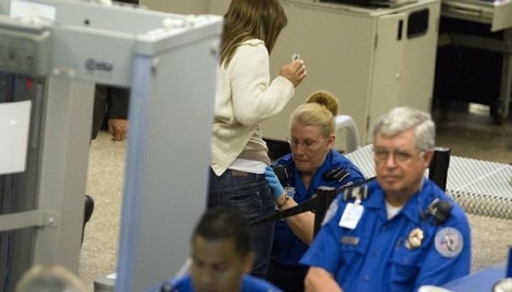¡Insólito! Mujer oculta droga en pañal de adulto e intenta pasarla por aeropuerto