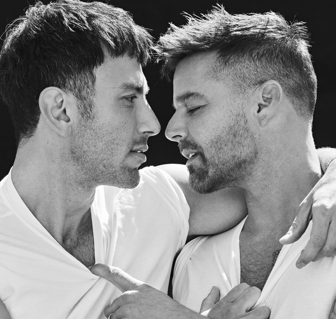 Ricky Martin y su esposo posan para la portada de una revista italiana