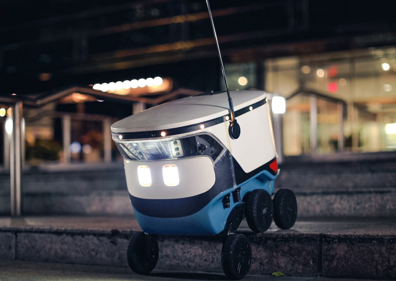 ¡Innovación! Hotel ofrece entrega de comida por robots a los huéspedes en Miami