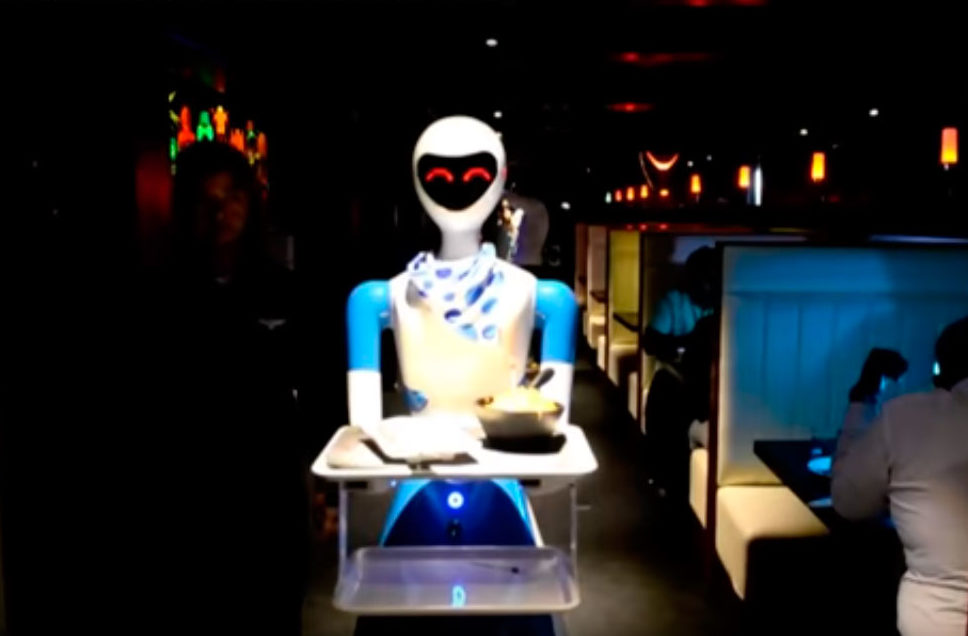 Robot Theme Restaurant: El local del futuro atendido por mesoneros robots en la India (+Video)