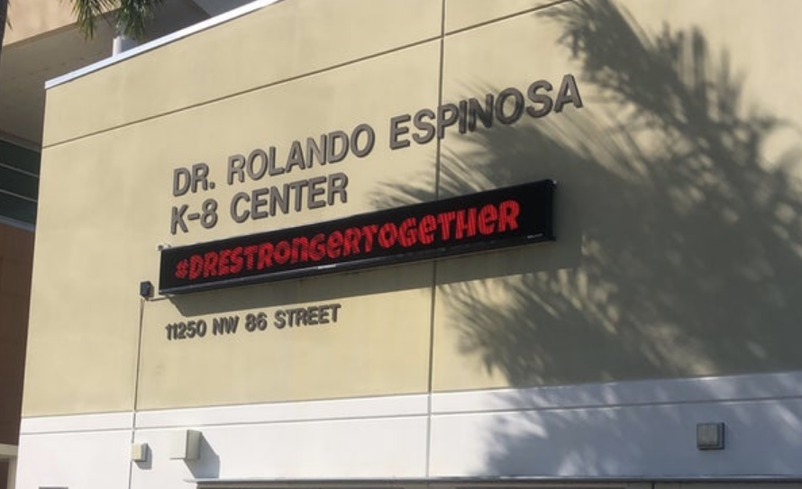 Golpean brutalmente a estudiante tras emboscarla cerca de su escuela en Doral