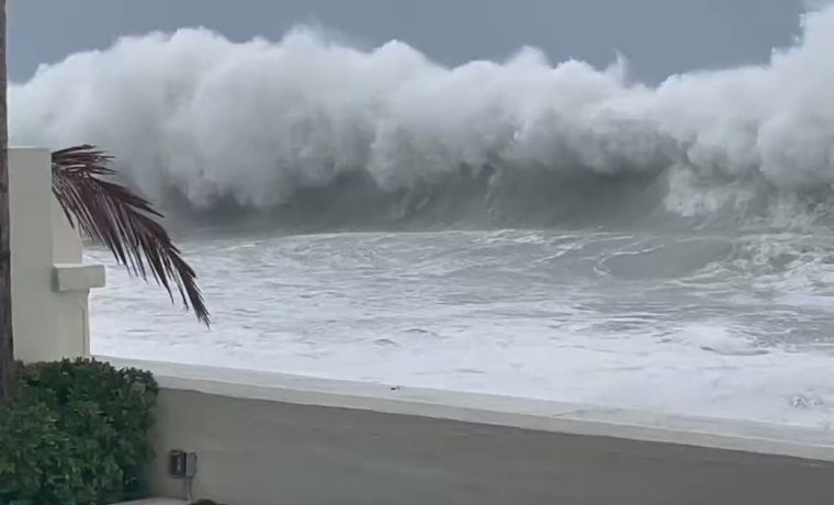 Tormenta Nicole provoca considerable erosión costera en Florida