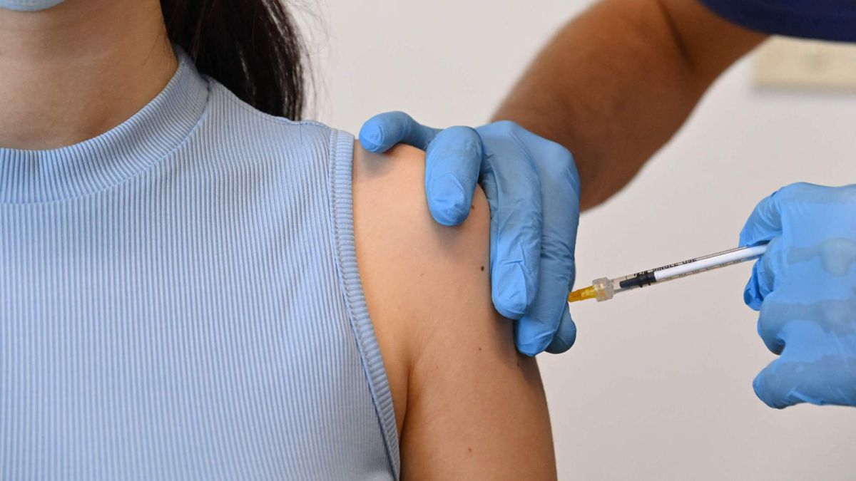 Mujer de Miami gana un año de salario extra por vacunarse
