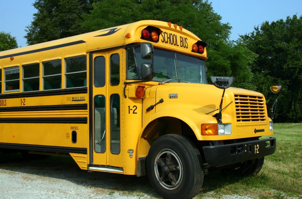 Niño salvó autobús escolar en Detroit tras desmayo de conductora
