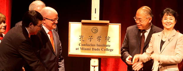 Residentes de Miami-Dade se oponen a que el Instituto Confucio mantenga sus puertas abiertas
