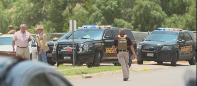 Escuelas de EEUU refuerzan seguridad tras tiroteo en plantel de Texas