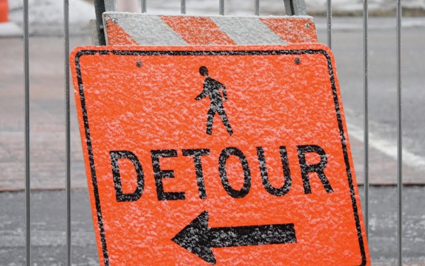 Rescatan a sujeto tras horas atrapado en agujero de construcción en Miami