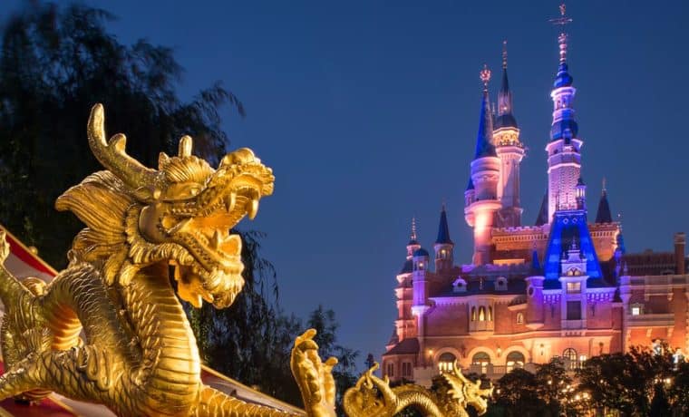 China decidió cerrar Shanghai Disneyland Park tras 10 casos de covid