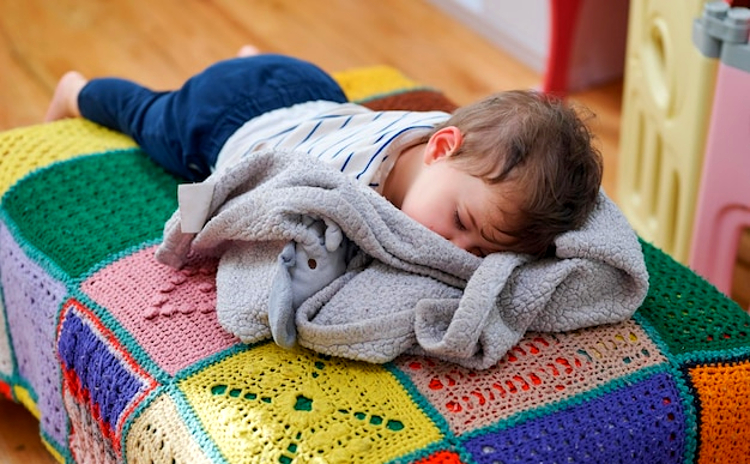 Cierran guardería y arrestan a tres personas por dar Benadryl para dormir a niños