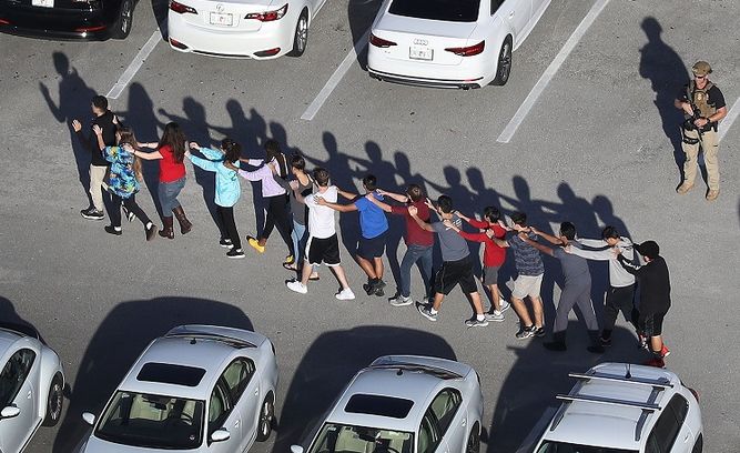 Centro Nacional de Evaluación de Amenazas capacita a líderes escolares de Florida para prevenir ataques