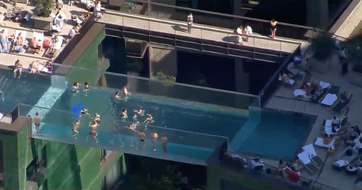 Sky Pool, la piscina flotante construida a 35 metros de altura en Londres