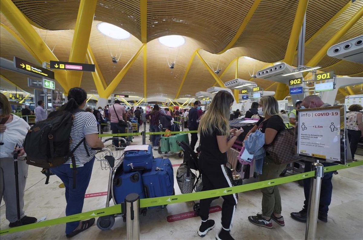 España solicitará certificado de COVID a turistas de EEUU