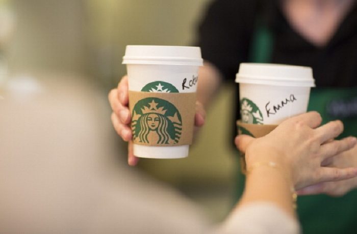 Secreto revelado: La razón por la que Starbucks escribe mal tu nombre