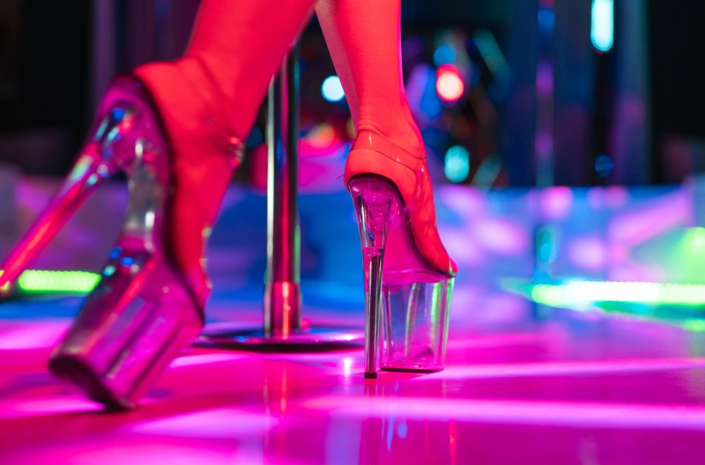 Ley de Florida busca fijar límite de edad para trabajar como stripper