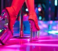 Ley de Florida busca fijar límite de edad para trabajar como stripper