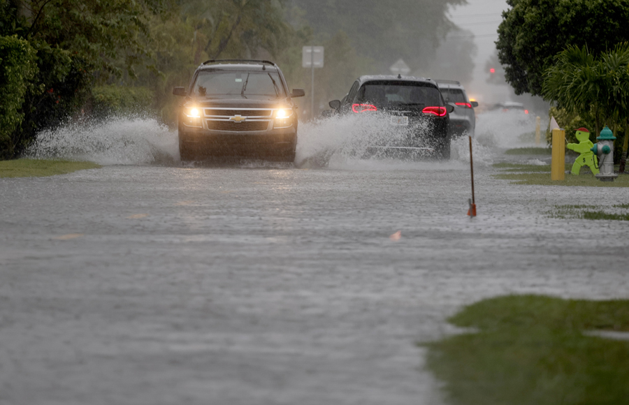 Torrenciales lluvias obligan al condado de Broward a suspender clases