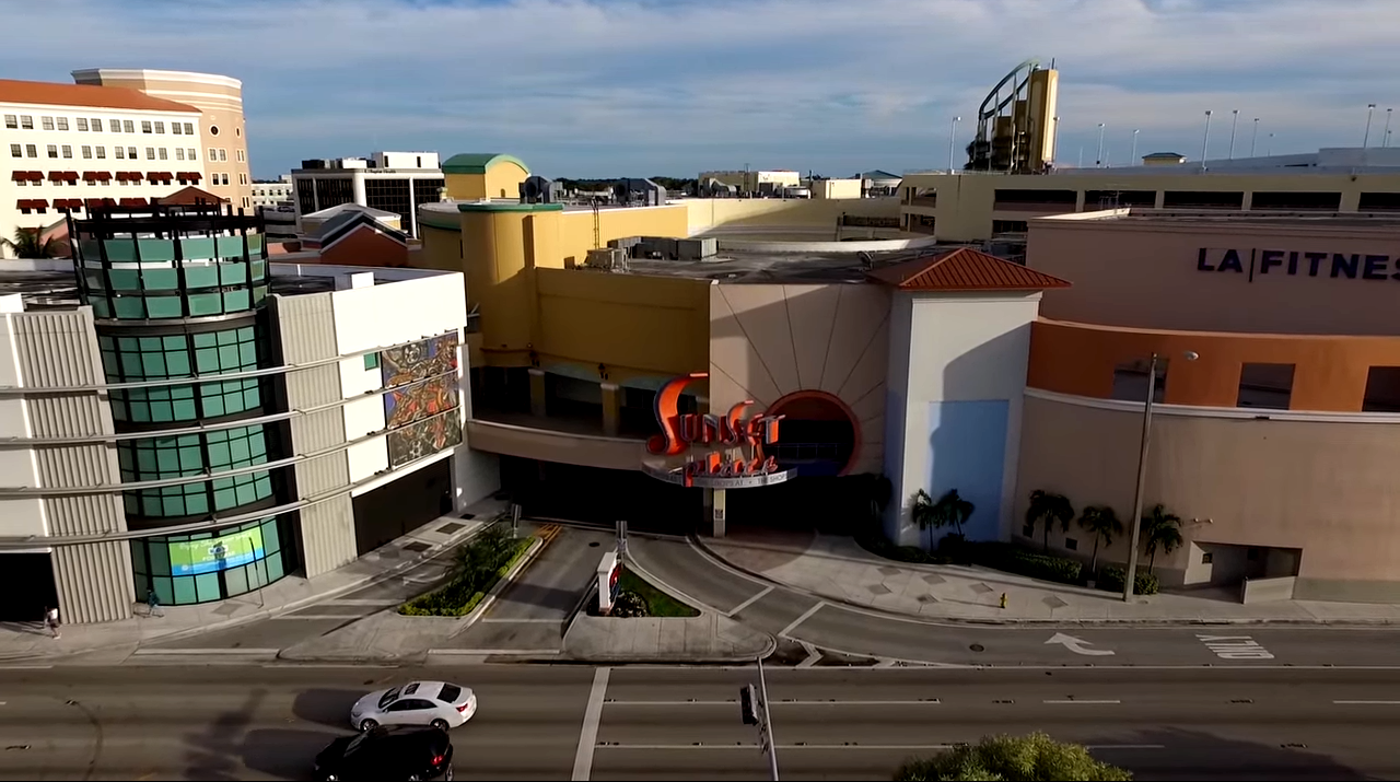 Luego de haber quedado en el olvido, el centro comercial Shops at Sunset Place será completamente remodelado