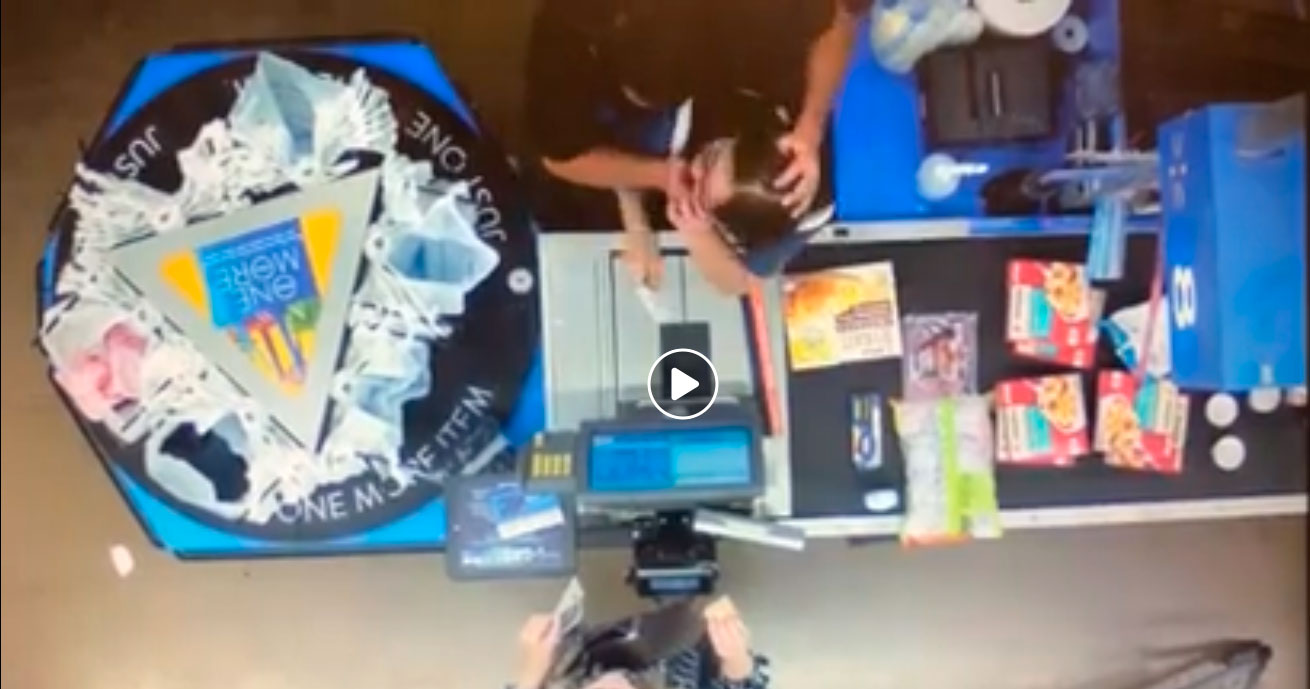 Arrestaron a un hombre que intentó estrangular a una cajera en supermercado de Florida (+Video)